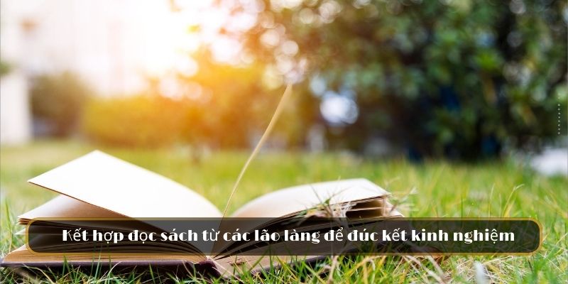 Kết hợp đọc sách từ các lão làng để đúc kết kinh nghiệm